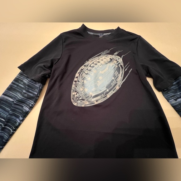 ATHLETIC WORKS BOYS LONG SLEEVE SIZE MEDIUM (8) SHIRT. - Picture 3 of 4